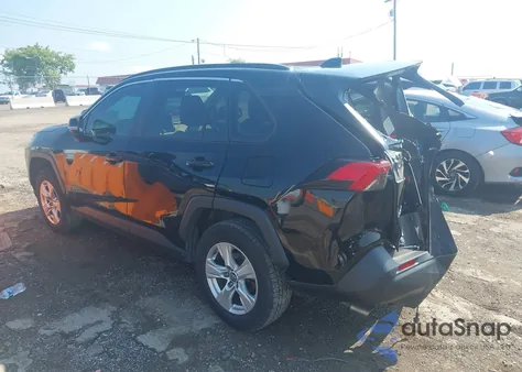 2019 Toyota Rav4 Xle z USA, uszkodzony, nr VIN 2T3P1RFV2KW062100